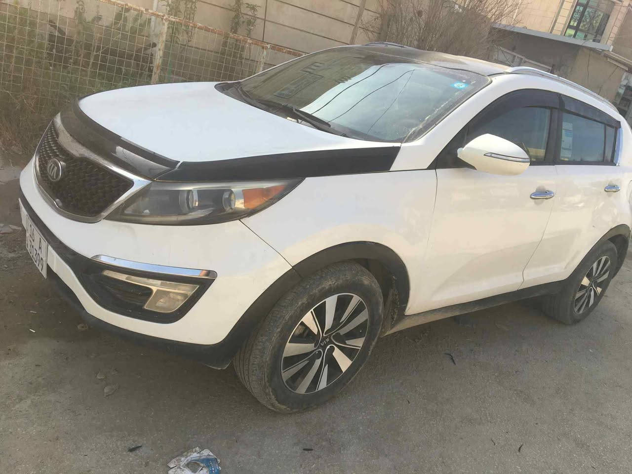 السلام عليكم للبيع كيا سبورتج ٢٠١٣ امريكي حادثهه جاملغ خلفي وبيها مكانات  صبغ مكينه ٢٤٠٠ جديدة تبريد حدادية جاهزة السيارة رقم جديد بئسمي مواصفات عادية شاشة تحكمات اشاير بل مري سعر 102 وبها مجال قليل مكاني بغداد أو الإسكندرية ***********
