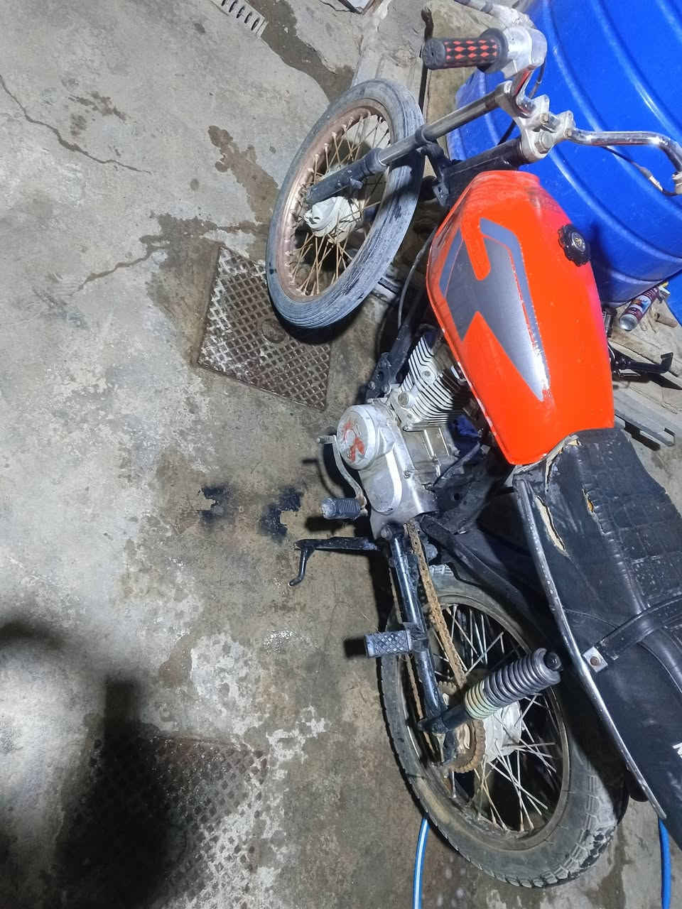 سلام عليكم دراجه ايراني مال شغل الدراجه شغاله ما بيهه شي  السعر 250 وبيه مجال مكاني بصره  .***********
