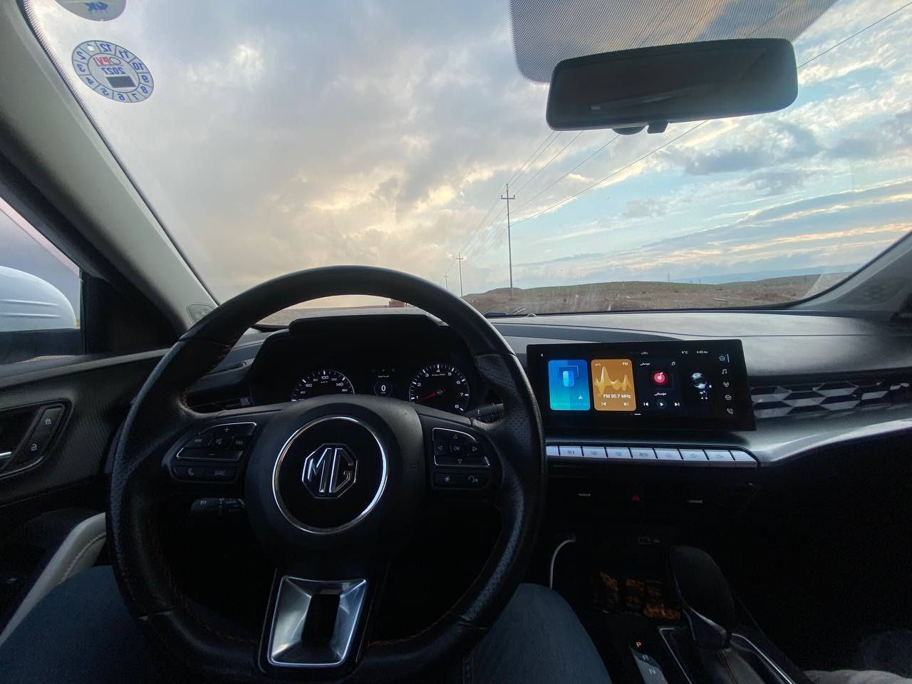 السلام عليكم  امجي مديل 2023 جيتي🔥 وارد خليجي  بعدها داخل ضمان الشركه رقم اربيل حره هزه جديه بعد سنه يله تسقط عليها ادامه كامله  نضافه 1/1👉🏻 السعر 115وبيها شي قليل مكان السيار سامراء (‭0773 518 9782‬) وكلشي اكو حسب الاستخدام والنضافه وتحياتي ❤️
