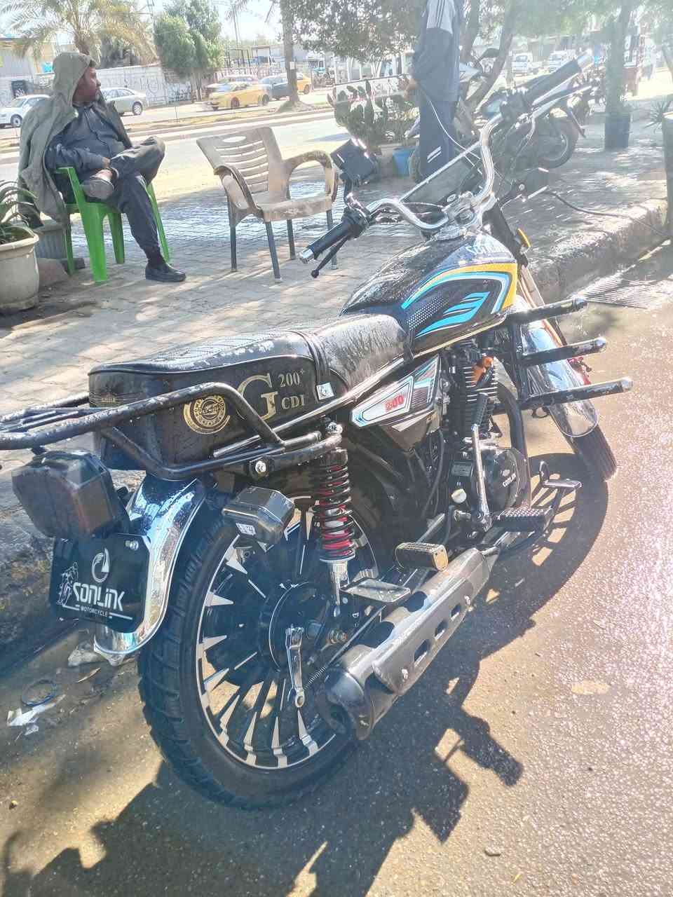 السلام عليكم دراجة للبيع سولنك  2025 5كير دراجه بلاديه أوراق كاملة مكينه بلاديه كاملة اي نقص مابيها بس ستان تعليك نقص سلف هندر شغال سعر 850 رقمي *********** وبي واتساب مكاني بغداد الشعلة
