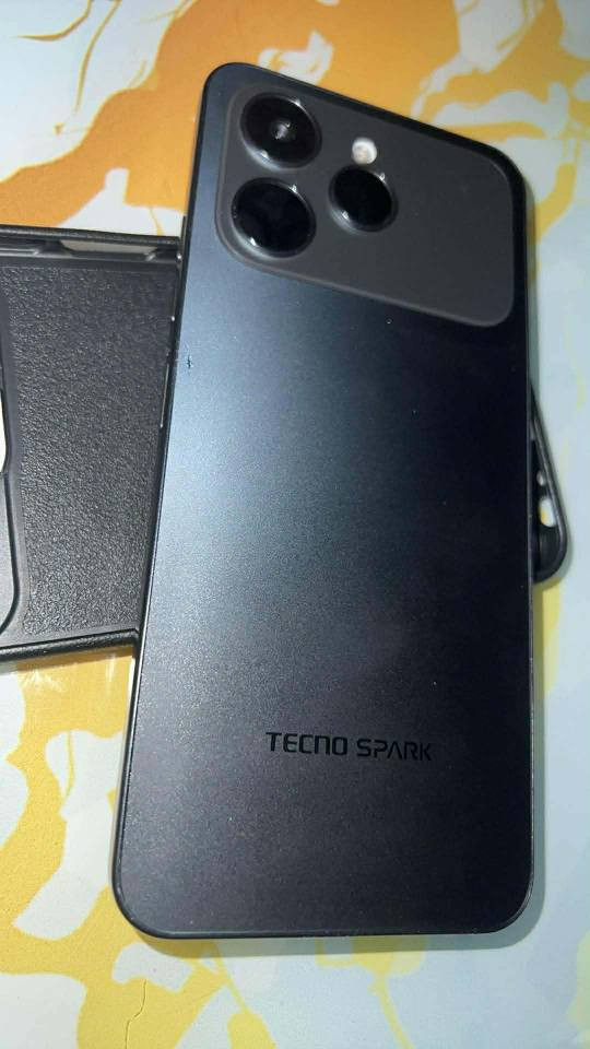 سلام عليكم للبيع تيكنو سبارك 40
ذاكره 256
بطاريه عملاقه 5200 
شاحن سريع 45واط 
شاشه تدعم 120هرتز 
الجهاز نضافه فول استعمال طالبه شهر ونص الجهاز كامل ملحاقته كارتون وشاحن وسماعه سعر 150 بي مجال مكان أربيل أربيل, العراق


**إذا كنت صاحب هذا الإعلان وتريد حذفه لأي سبب، رجاءا أرسل رسالة إلى الدعم الفني**