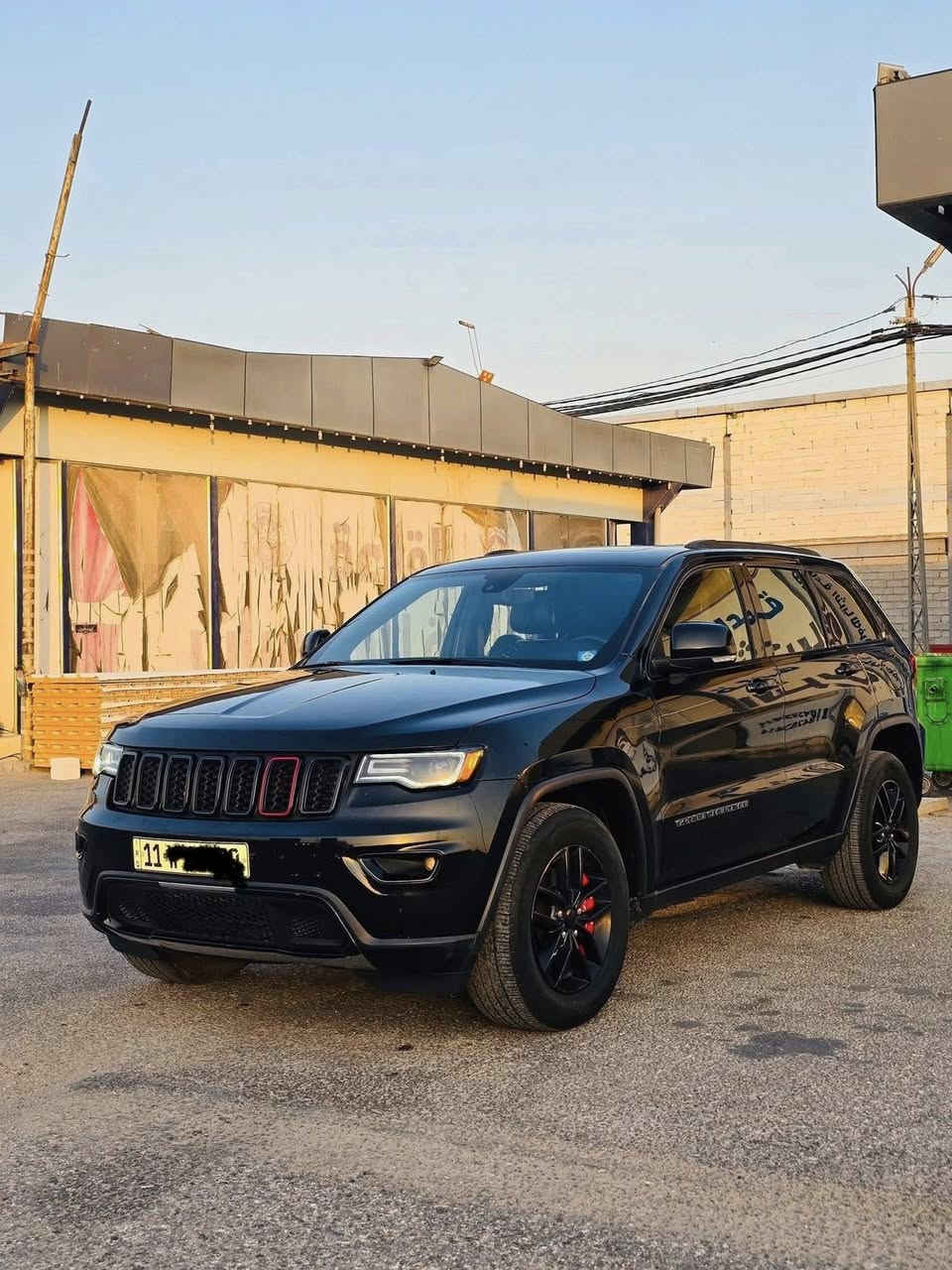 السلام عليكم للبيع جيب ٢٠٢٠
شيروكي فول مواصفات 
رقم بغداد باسمي سنوية وهزة جديدة 
ماشيه ٧٤ الف حادثه بنيد وشوية جاملغ
وبيها بابين كلير من امريكا 
كير محرك مكفول 
مكينه 3600

فتحة قف سلايت

شاشه كبيره

كشنات جلد+تدفئه 

كشن كهرباء

تشغيل عن بعد

صندوق كهرباء

حساس خلفي + كامره دواره

رادار جانبي + خلفي +توقف ذاتي

قطعتين تبريد

السياره تخم تاير جديد باتري جديد 

ادامه كامله للمحرك ترايك مفتوح

مكاني بغداد ، الكرخ 

***********

السعر ٢٠٧$وبيهه مجال للطيبين
