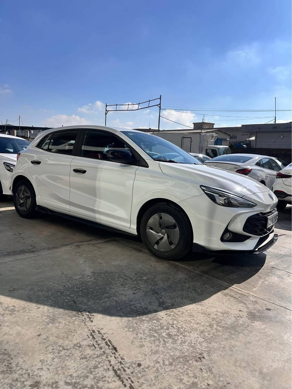 أمجي 3ره قه م هيجي پيوه نييه وه كوسفروايه ته نها 9هه زاررؤيشتووه مؤديل 2025 هه رزاني له جاينا كارس *********** أربيل, العراق
