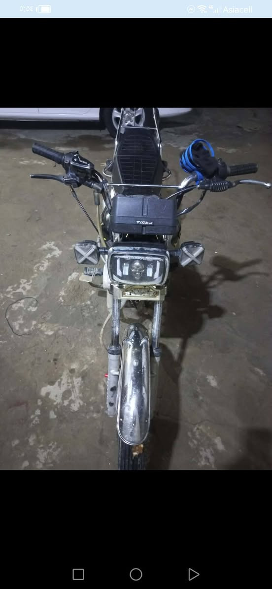 السلام عليكم دراجه تايكر موديل ٢٣ دراجه خير من الله لا تنقيص ولا تبخر  ماناقصهه برقي أوراق  كامله السعر ٥٥٠وبيهه مجال شي قليل المكان ديالى كنعانأوراق ***********
