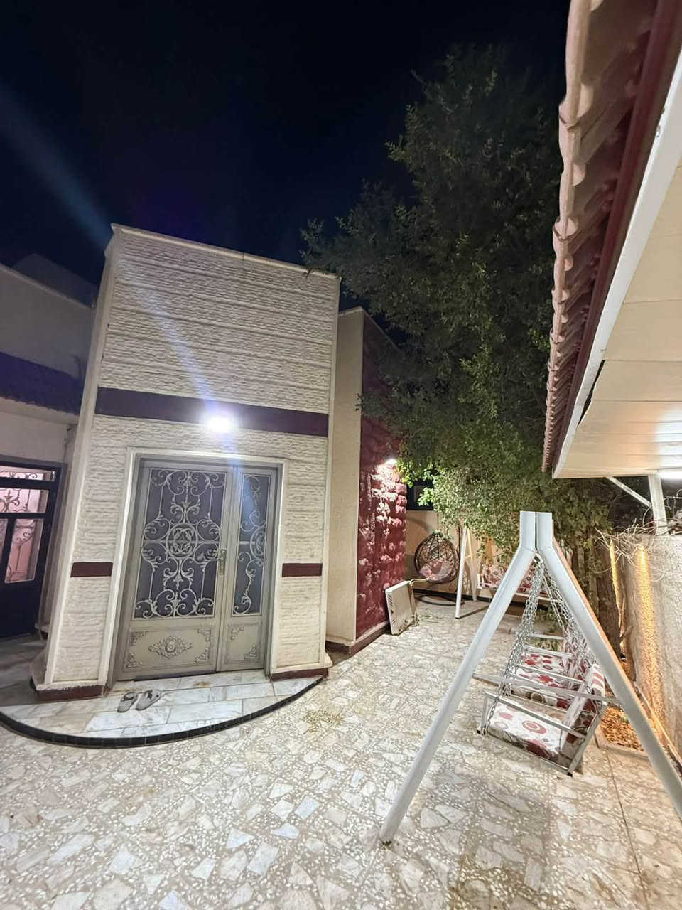 سلام عليكم
بيت بل دوح مساحه 220 

بناء شخصي 

شارع 30 سايدين 

البيت حر ليس مطلوب يعني مداور باسم مشتري 

ارضيه مرمر شبابيك ألمنيوم جبسن بور 

حاليا البيت فارغ 

لاستفسار الاتصال على رقم 

***********
