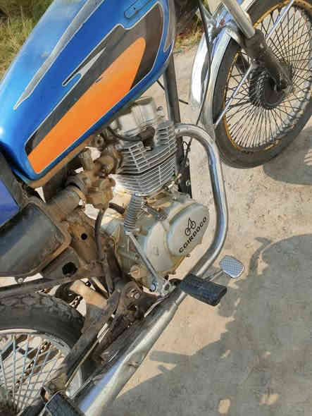 السلام عليكم دراجة للبيع تجميع مكينة ارشاا 
السعر200وبيها مجال حك الجية 
للتواصل***********
