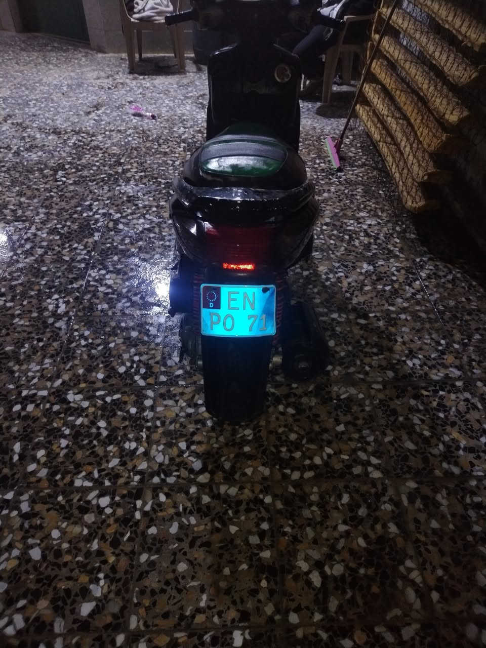 السلام عليكم دراجة سگنس نثية كوري للبيع مابيها نواقص بس باتري و تاير خلفي يرادله رگع تاخذها تفحصها على راحتك السعر ٤٢٥ و بيها مجال ع كد النواقص عنواني كاظميه للتواصل (***********)
