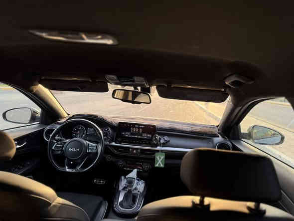 الوصف
كيا فورتي 2022 مواصفات جيتي لاين فول رقم اربيل 
الحادث  جاملق اليمن فقط.  وخشم بنيد لاتبديل ولا صبغ
مواصفات : بصمة تشغيل / بصمة بيبان / هندبريك دكمة /
صندوق ذكي / / تبريد بيانو/ / تبريد مناخي منفصل شاشة /
نشغيل عن بعد / تنزيل جام السيارة عن بعد/ جهاز إنذار
شاحن وايرليس / لايت LED / بك لايت LED / مكينة 2000
دوش / / كير 3 وضعيات قيادة /شاشة كبيرة / كامرة
دوارة / رادار تعديل مسار / حساس اطارات
اوتو بريك / رادار جانبي / مود درايف / تحكم ستيرن / كروس
سرعة / مانع انزلاق / بلوتوث / اواكس / USB/ ويل 17 تخم تاير جديد.
***********
سعر 155
