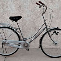 بايسكل بناتي حجم 26 مختم بالة سعر ١٠٠ مكان بغداد الغزاليه رقم 07727963...