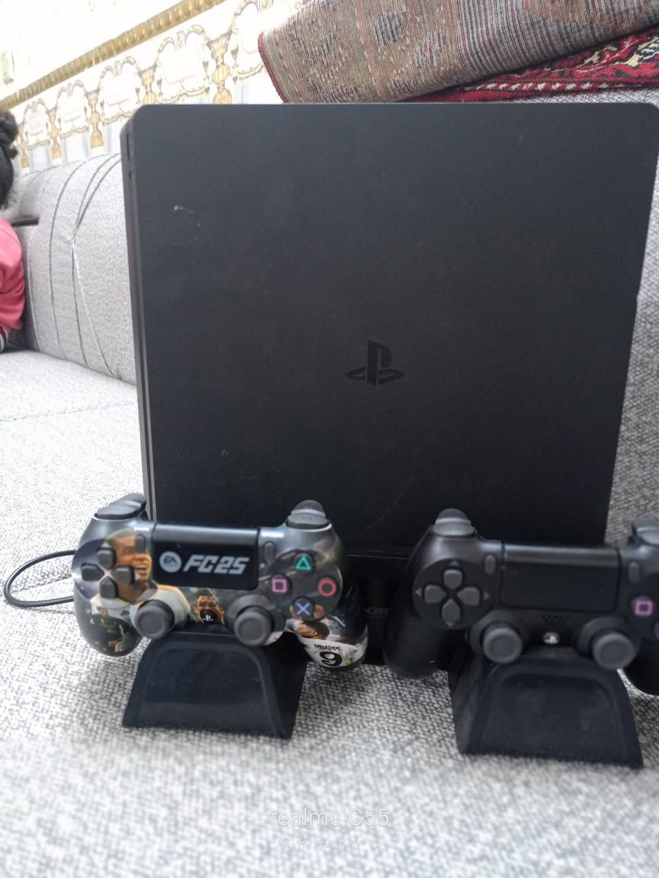 سلام عليكم شباب جهاز بلي ستيشن 4مهكر جهاز نضيف نفس ما جاي تشوفون بل صوره الجهاز ما داخل تصليح 
الذاكره 500
جوستكات العدد 2
معه براد للجهاز 
السعر 300
***********
متواجد وتساب
