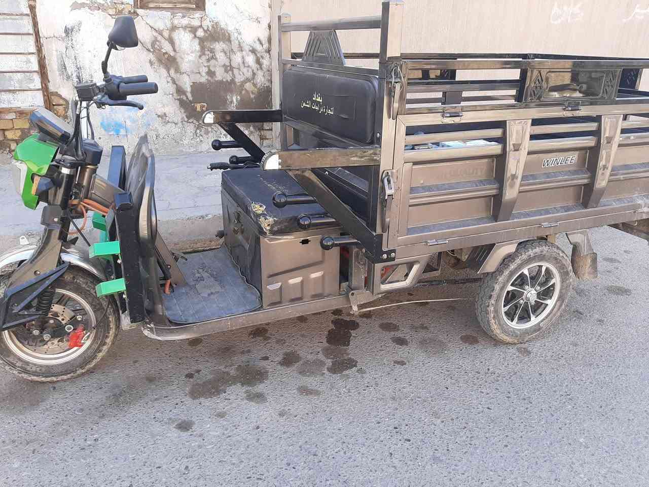 السلام عليكم
شباب ستوته شحن الفحل المضلع الحجم الجبير ستوته نضيفه فول  برغي ماناقصها شغل وتطلع ٦ بطاريات
سعرها مليون ٥٠٠ الف
مكاني فلوجه ***********
