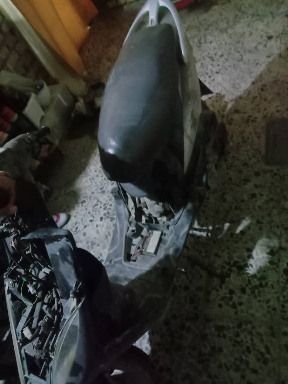 السلام عليكم ماكس عدله للبيع درجه مكينه ما مفتوحه بس ضلت تخربط او طفت بيها صار ١٥ يوم متروكه دراجه عله وضعيتها هيا تشتغل بس ابيع كوم حديد اب ٣٠٠ او بيها مجال 
***********
