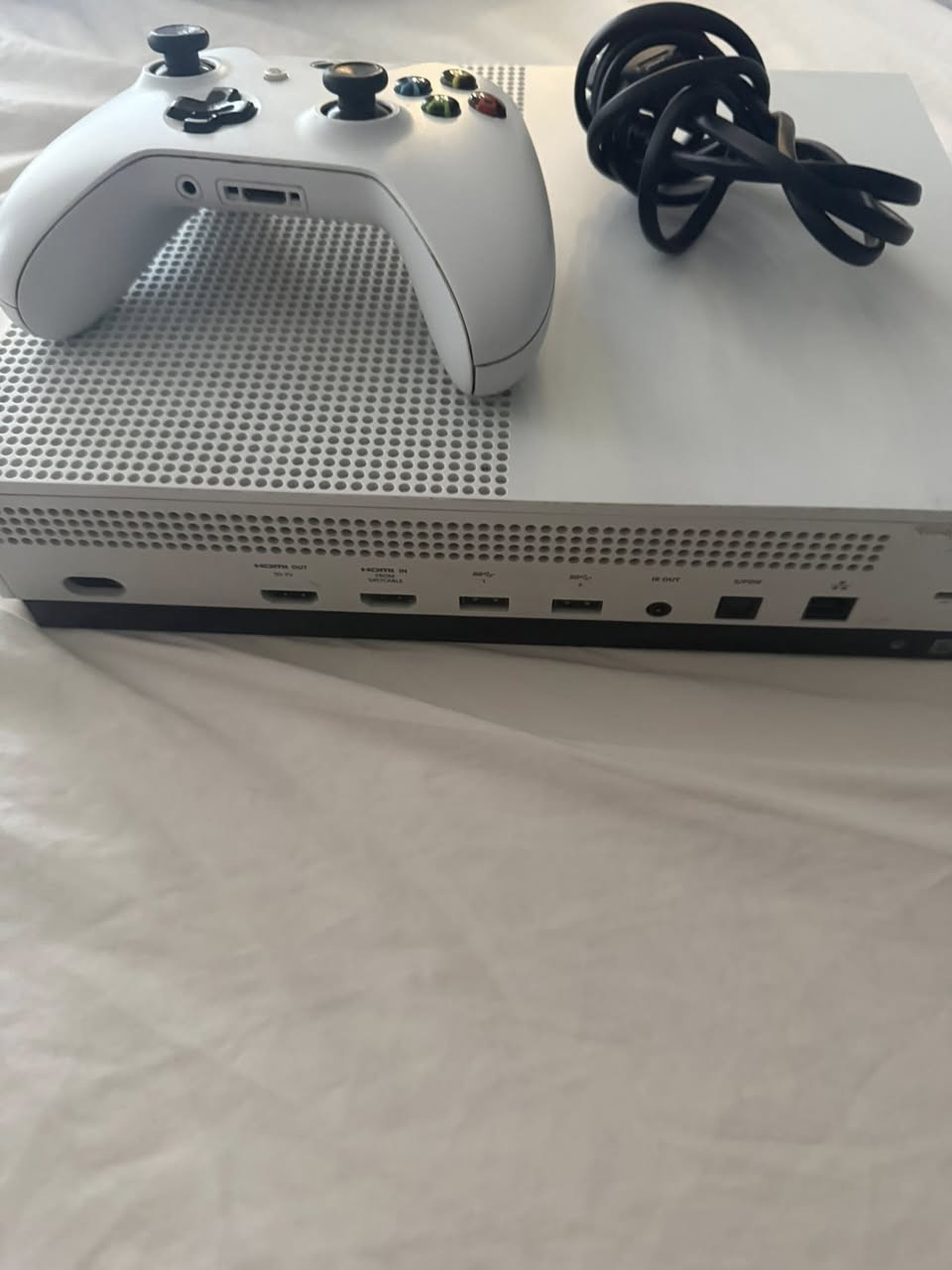 X box one s 

لون ابيضّ 
نص تيرا 
مستعمل قليل جداً 
مساحه نص تيرا 
يده واحده مع كامل الوايرات 
ممكن اعطيك معاه العاب و اكسسوارات 
سعر 180 موقع بغداد / بابل


**إذا كنت صاحب هذا الإعلان وتريد حذفه لأي سبب، رجاءا أرسل رسالة إلى الدعم الفني**