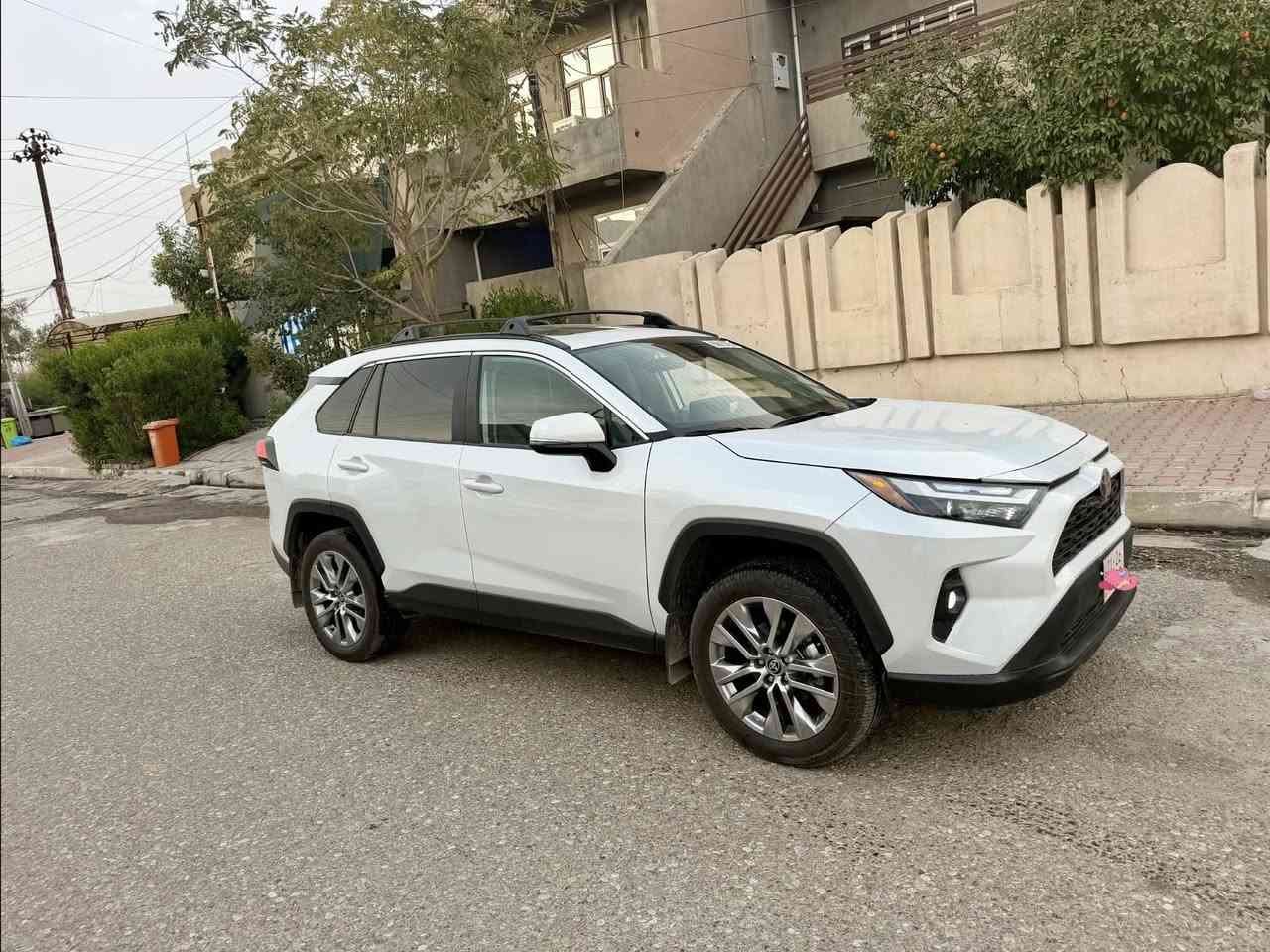 اقراء تفاصيل زين من بعده اتصل
راف فور 2025 ماشية 600 ميل فقط يعني صفر وارد أمريكي 🇺🇸 موصفاته XLE بريمو فول فتحة سلايت.بصمة وابواب بصمة. وجنطة كهرباء ⚡️ وكشنات جلد وتدفئة وخزن ولايتات ليت وشاشه جبيرة وتحكمات وبلوتوث ومانع ضباب 🌫️ وتشغيل عن بعد ويل حجم جبير وتبريد قطعتين 
سيارة 🚗 بدون صبغ بدون قطع تبديل بدون فتح بدون شخوط وبدون رصعات بدون دواخل جميع إرباكات سليمة 
رادار وحجر صالنصا وراديتر ولايتات وحتى دعامية كله بلادي  مكان سيارة 🚘 كركوك حي العسكري سعره 276 بيه مجال للطيبين 
***********
