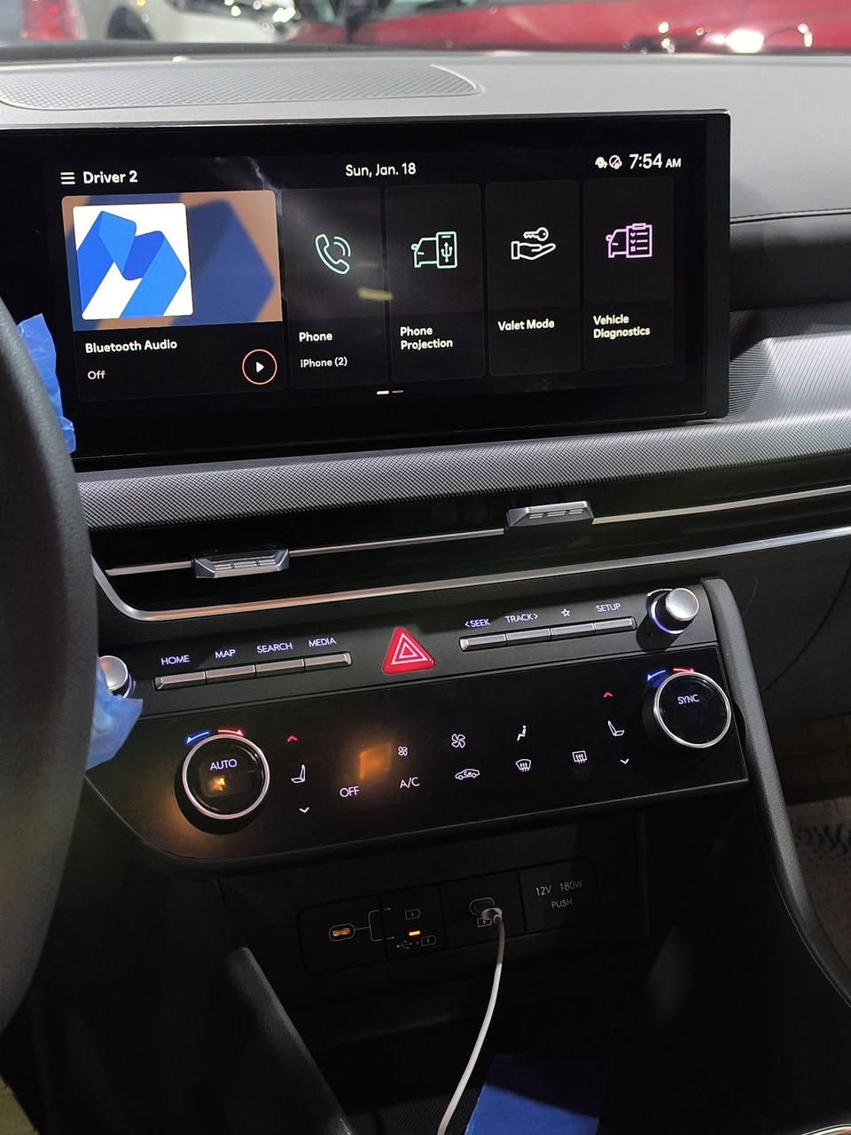 للبيع هيونداي سوناتا موديل 2024 SLE
وارد امريكي رقم اربيل الدولي وكالة أو تحويل 
كفالة عامة - كلين تايتل
--------------------------------
 * المواصفات * 🏅🥇
• بصمة دخول ذكي تشغيل عن بعد 
• رادار تحديد مسار مثبت سرعه 
• شاشة متصلة اندرويد أوت - أبل كار بلي 
• شاحن لاسلكي - منافذ شحن 
• تبريد مناخ منفصل تحكمنا لمس 
• كشنات كهرباء - تدفئة كشنات أمامية 
• داريف مود - اتو هولد
• لايت LED أمامية وخلفية 
• كير تعليك 
• تحذير النقطة العمياء 
• باقي المواصفات موضحة بالصور 
-------------------------------
إرباك استيرن فقط 
صور المزاد مرفقة بالمنشور 
عداد المسافة  الف mi 34 
للاستفسار الاتصال على الارقام التالية 

📱- ***********
واتساب متوفر
