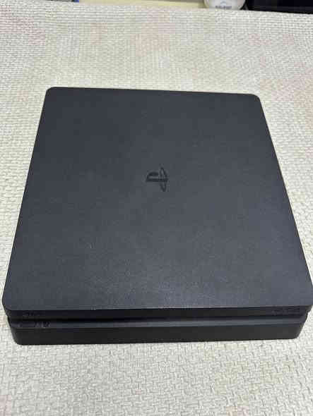 بلي 4 للبيع
نضيف مستعمل قليل 
ما مفتوح ولا داخل تصليح 
ذاكره 500
نظام 12:52
2 جوستك اصلي
مع الوايرات
قرص فيفا 23
قرص كود اوف ديوتي بلاك اوبس 3 
 للتواصل خاص 
او على الواتساب ***********
