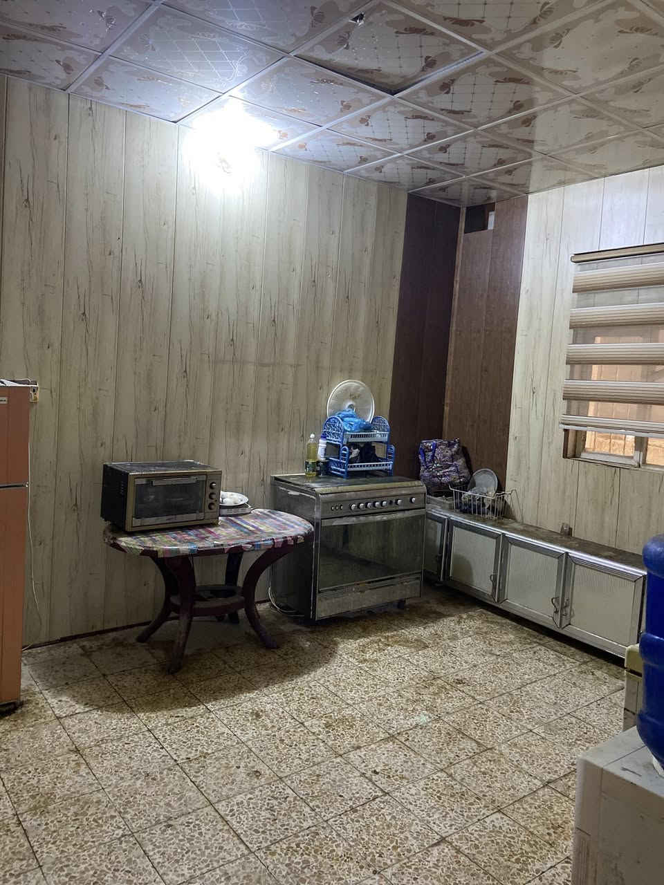 الدارللبيع في حي الفرات قرب الموستوصف
المساحة 253 والواجهة 11ونص 
***********
