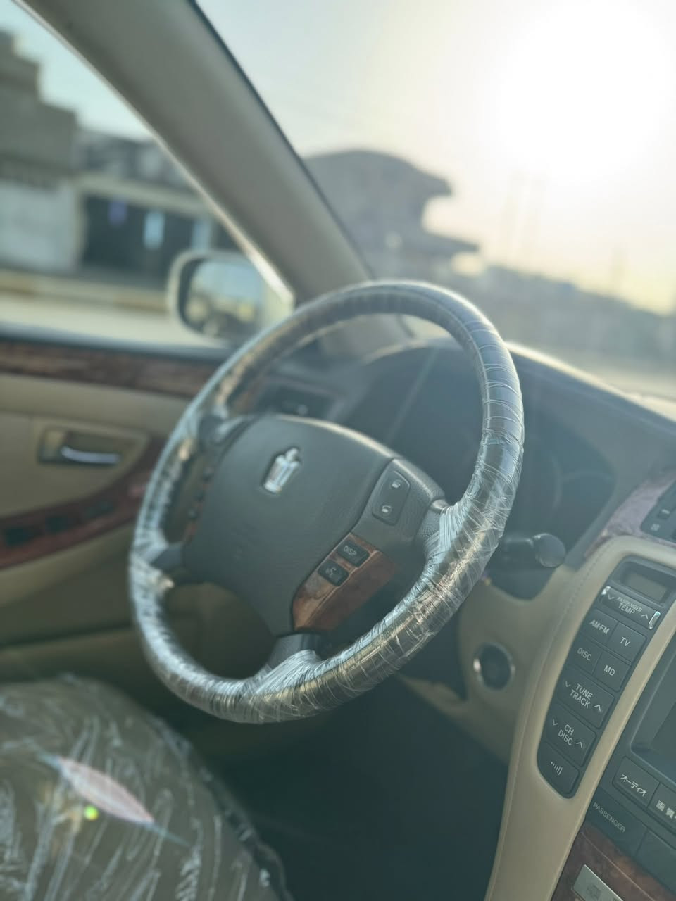 شاهانەی ٢٠٠٦
گێڕ گەورە. مەکینە بچووک
89 هەزار ڕۆشتوە
سپی ناو زەرد
٢ دوگمە 
لایت ناوچەی کوێر
تایە و ویل لۆک
ڕۆن و هایدرۆلیک گۆڕاوە 
ئاوێنە ئیشارەت
گێڕ و مەکینە بە شەرت
بێ مەسرەف
کامل سێرڤس کراوە
پۆڵیش و حەمام کراوە
دوکەڵی نیە
ماڵی دۆسە 

ناونیشان سەید سادق 
*********** — ***********
نرخی ٧١ گەڵا و معامەلە
