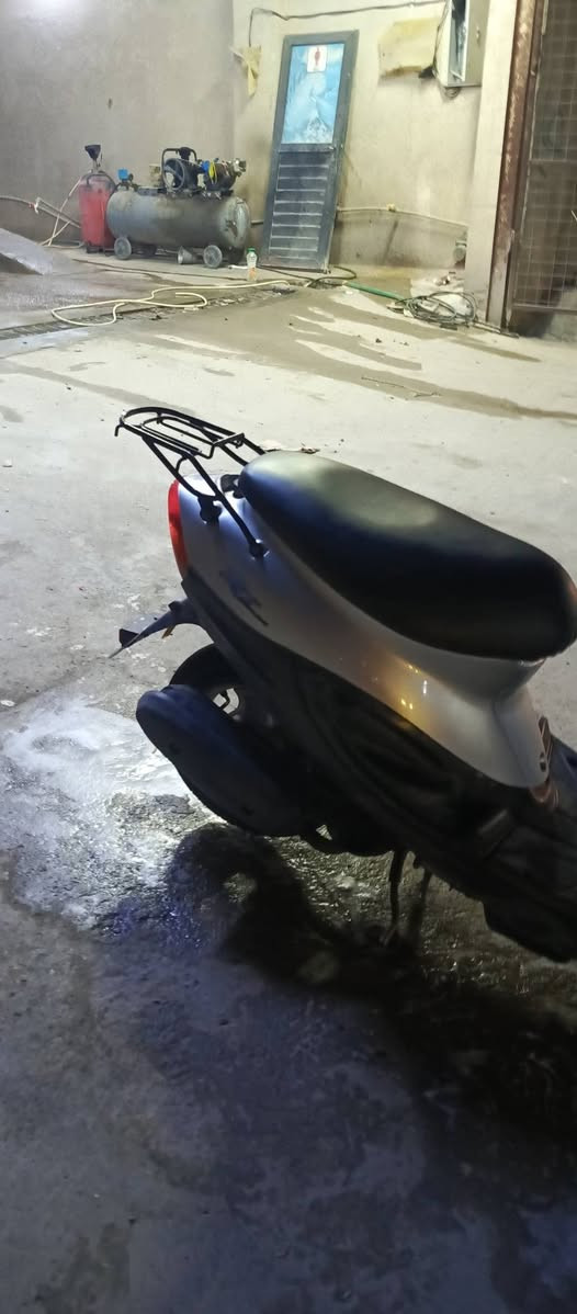 السلام عليكم دراجه للبيع دراجه حلوه ونضيفه مثل ما موضح بالصوره دراجه لا مفتوحه ولا ملعوب برغي بيها دراجه شلعه ومعدل دراجه رمبه وكيلها سيد حميد الناجي بحي الحسين مداورثاني يوم دراجه عداد سرعة كله شغال كيج بأنزين شغال كهربائيات كلها شغاله سلف نكره وحده هورن اشاير الشراي لايراسل اتصل ***********
