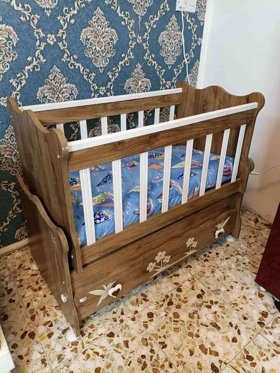 سرير هزاز مستخدم قليل نظيف أو كامل ٥٠ الف مكان بغداد ***********
