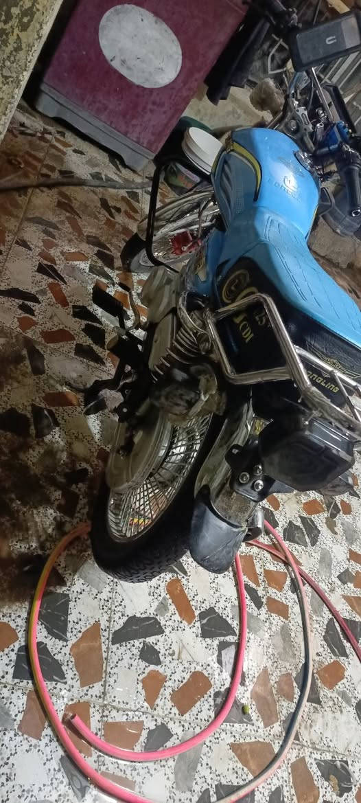 تايكر مودلين 25 دراجه علا يدي برغي مامفتوح مجرد تانكي مضروب شي بصيط دراجه نشطه خير من الله مكان بعقوبه تحرير سعر ٨٥٠


**إذا كنت صاحب هذا الإعلان وتريد حذفه لأي سبب، رجاءا أرسل رسالة إلى الدعم الفني**