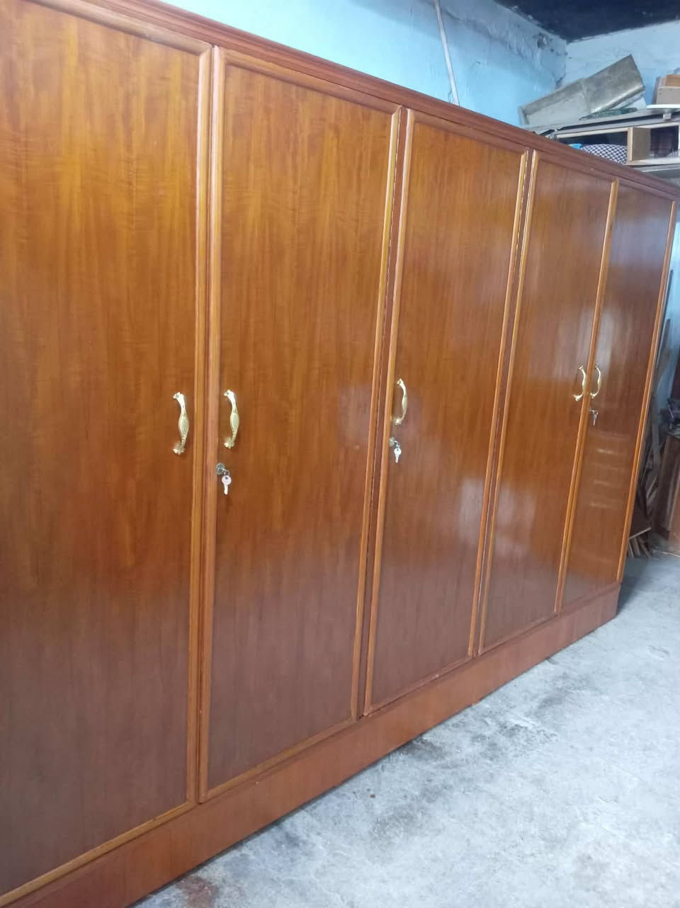 كنتور ٥باب صاج شغل ثقيل جدا نظيف توصي ظهر جمبر جاهزالسعر ١٨٥قفل تواصل خاص ***********
