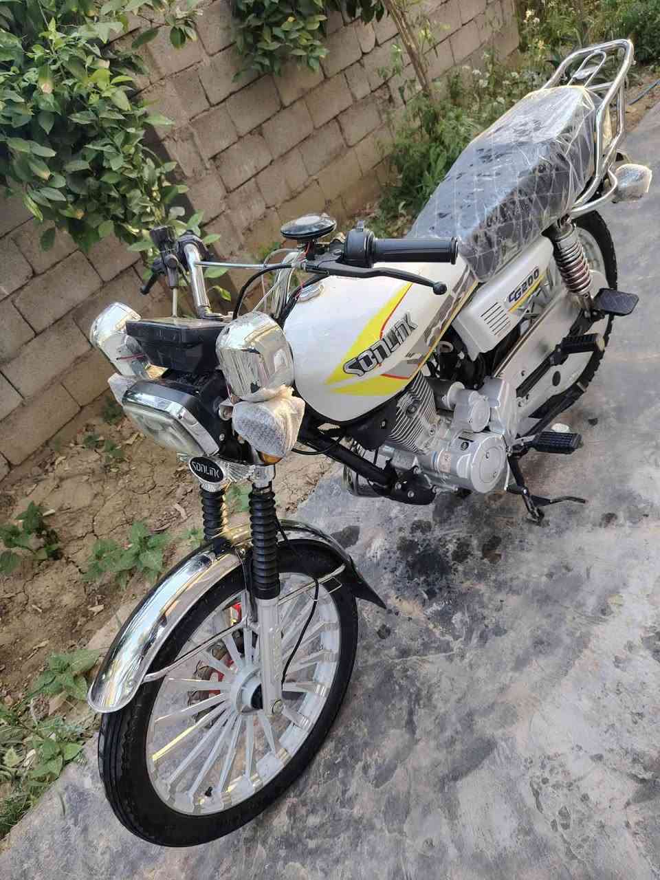 سيفان للبيع مديل 25 كفاله عامه اوراق كامله شلعه معدل فول محرك 200CC سلف هندر بأي وقت 
دشبول شغال دراجه ع وضع شركه اي نقص مابيه 
مكان ديالى كنعان شراي اتصل ودلل 
***********)
