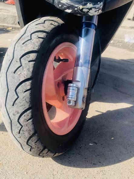 بيها صدر رياضي كلجات رياضي 

تايرات امامي خلفي جديد 

بنزات جديد 

عداد سرعه شغال 

مال بانزين شغال

شاير كلها شغالات 

شرط شلعه معدل 

مكينه خرسه 

نكره سلف 

درجه نضيفه بشكل 

مال جناي 

مكاني مدينه الصدر 

السعر المطلوب 600 

بيها مجال 

تصل بلخدمه ***********
