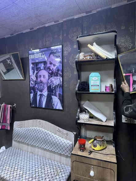 غراض حلاقة للبيع بسعر مناسب 

عارضه mdf صاج 55 الف 
قنفة صاج قماش وتر ضد مي ب45 الف 
كرسي حلاقة جك عاطل سعر 40 الف 

غرفه تنظيف كامله :
• جهاز هايدروا فشل 
• جهاز بخار حار بارد 
• سدية متحركة جك ظهر وقدم 
• مرايا صاج ابيض مع أناره داخليه 
• عربانه 6 طوابق مستلزمات تنظيف 
#مستلزمات تنظيف هديه وصور حلاقة 2 وياهم هديه 
#بسعر 375 الف 

***********  مكاني ديالى  ( قريب ع بوابه بغداد  ) 
ورة حسينيه مال راشدية
