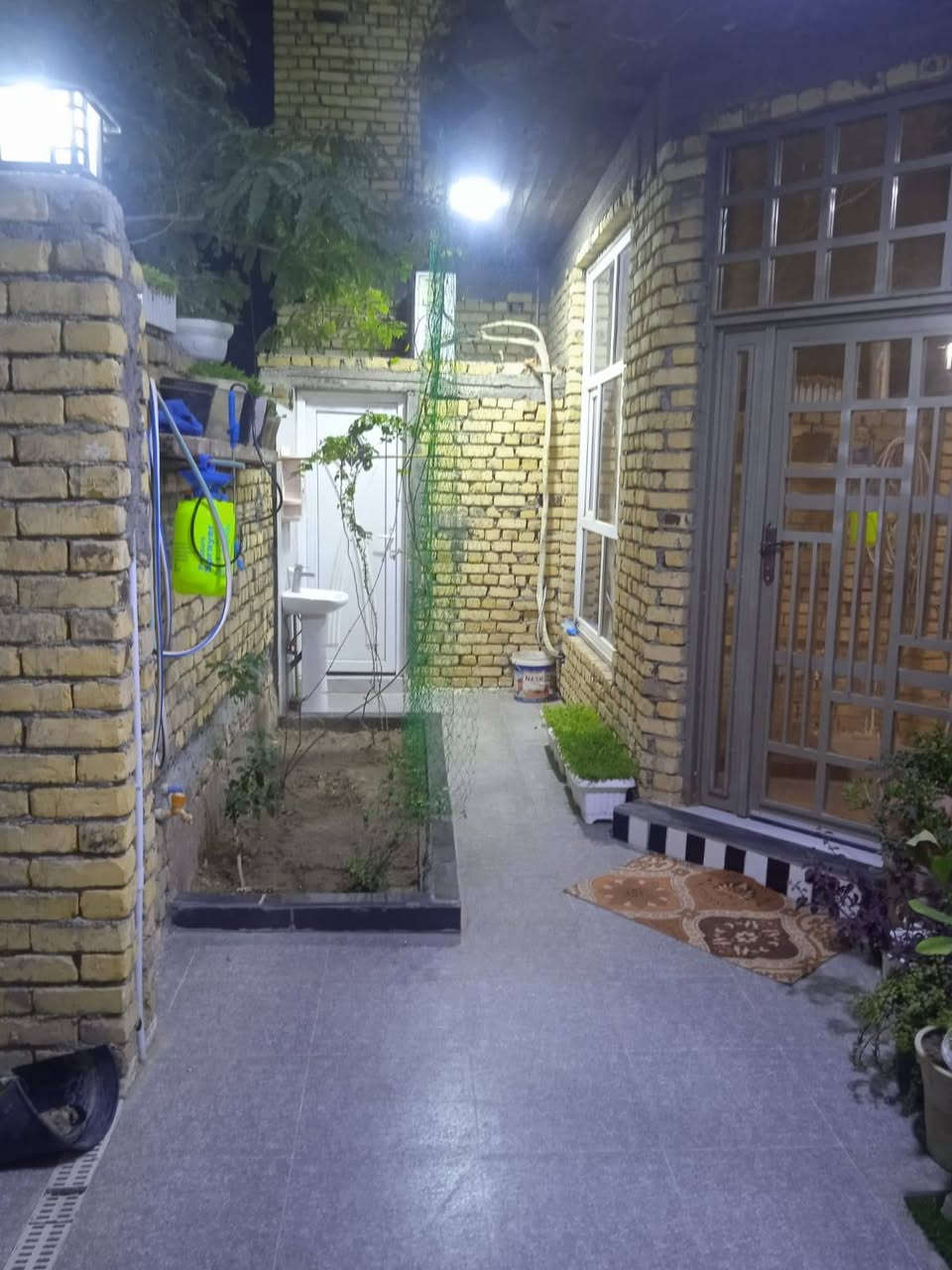 يتوفر دار سكن المساحه ١١٧ متر مربع داموك شارع الحوراء زينب
طابقين بناء حديث بناء درجه اولى
للاستفسار على الرقم
***********
