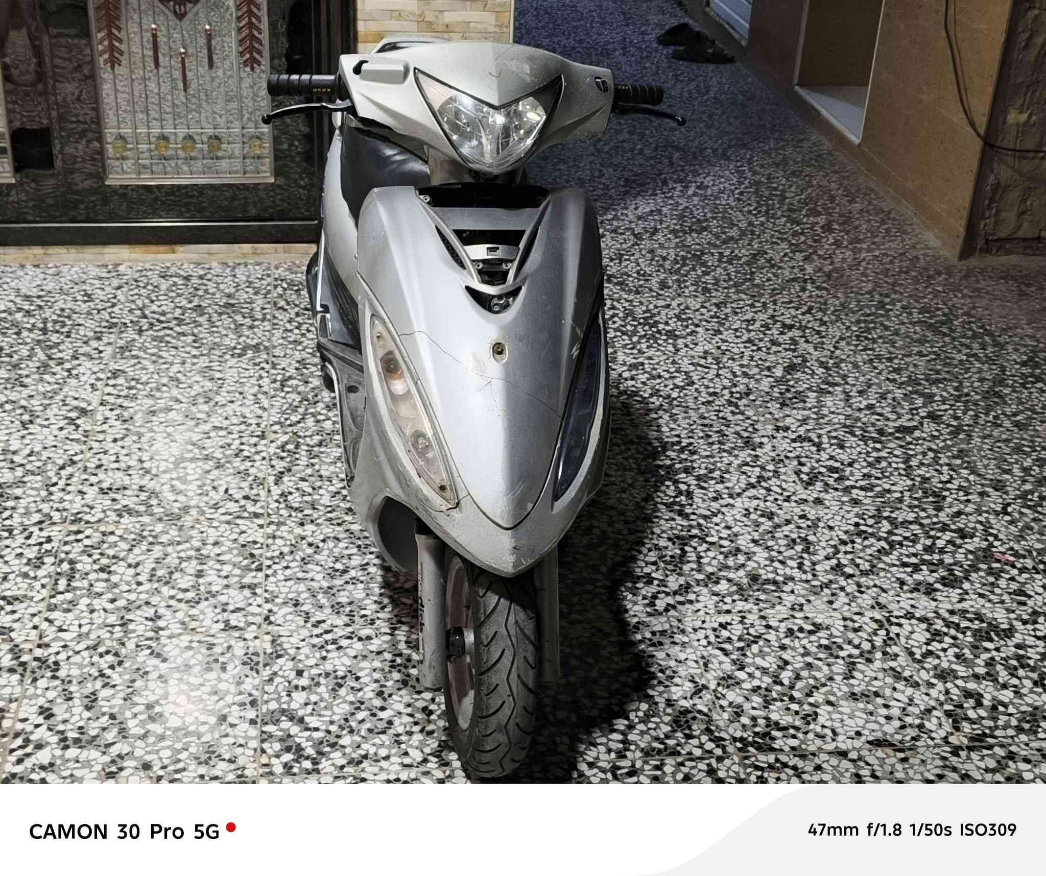 السلام عليكم
دراجة كامكو G4 
دراجة نظيفه ما مبدل بيها شي 
سعر 400 الف 
التواصل واتساب ***********
