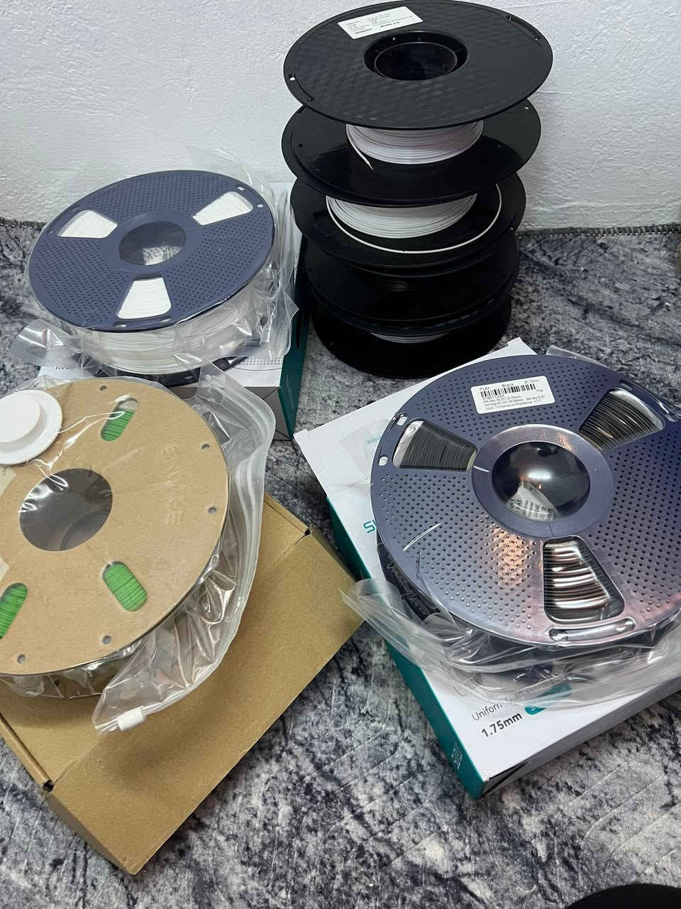 سلام عليكم عندي طابعه ender 3 v3 se اشتريته قبل 5 شهور كارتونه وياه شغال بدون اي مشاكل بس قطعه بلاستيك مالتها الي بصفها انكسرت ووياه سرير اضافي ووياه فلمنت 2 جديد من شركه sun ووحده بس مفتوح ما مستعمل و 4 مستخدم ووياه اكياس ساحب هوا يعني يحافظ على فلمنت من شركه sun اكتبلي سعرك جوه مكاني كركوك ماعندي توصيل


**إذا كنت صاحب هذا الإعلان وتريد حذفه لأي سبب، رجاءا أرسل رسالة إلى الدعم الفني**