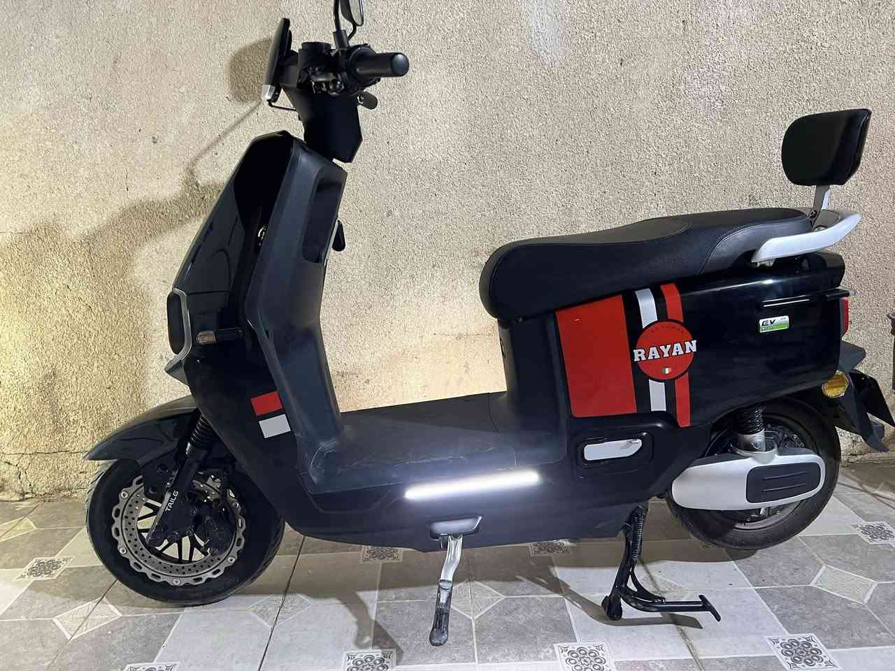 سلام عليكم ورحمه اللّٰه وبركاته دراجه شحن شركه الريان دراجه بوضعيه الزيرو استخدام فقط شهرين
١- بطاريات 6
٢- نظام بارك
٣-حجم الملف 1200
٤- اشاير يمنه يسره
٥- لايت عالي ناصي
7- سرع 3
٧- الشحنه الوحده تمشيك ٤٥ كيلو متر
8-السرعه 55 حقيقي

***********
