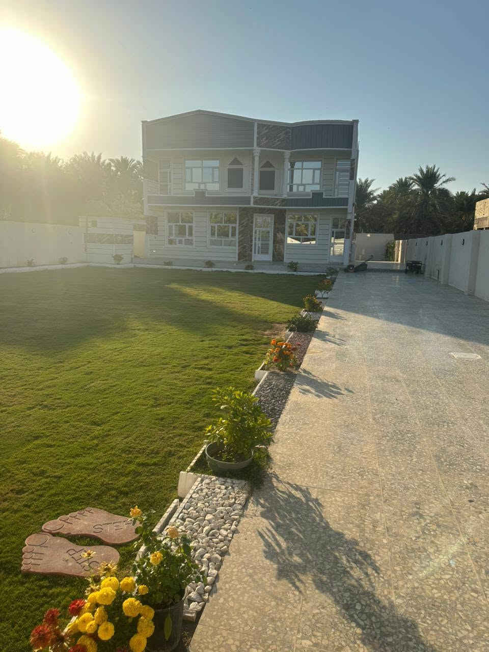 🏡 مكتب الحارثية للعقارات يعلن عن عرض مميز
دار سكنية بمساحة 1000 م²، سند طابو زراعي يتحول باسم المشتري.
✅ طابقان
✅ 4 غرف نوم
✅ مطبخ
✅ صالة استقبال كبيرة
✅ خدمات صحية متكاملة
✅ كل طابق معزول عن الآخر
✅ حديقة أمامية وخلفية واسعة
🌿 فرصة مميزة لمن يبحث عن الهدوء والراحة بعيداً عن ازدحام المدينة والتلوث، في منطقة زراعية تتميز بالهواء النقي والطبيعة الجميلة.
💼 مناسبة للسكن العائلي أو للاستثمار والإيجار اليومي أو الشهري.
📍 العنوان: بغداد – الراشدية – قرب جامع الرقيب.
💰 السعر: 425 مليون دينار عراقي ⭐ سعر مناسب جداً مقارنة بالمساحة والموقع والمميزات.
📞 للاستفسار والتواصل: ***********

