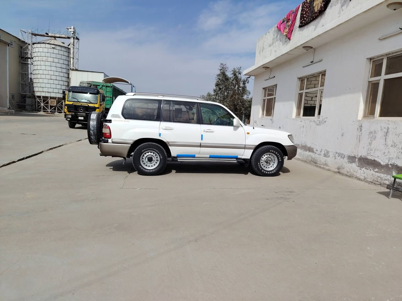 سلام عليكم لا ندكروز لبوه كاز ٢٠٠٣ قطري دبل تانك دبل سبير تدفئه تبريد شغال حداديه وره وكدام مال مؤسسه جام كهرباء مري كهرباء ست بيبان قفال سنتر لوك داخل عسلي تخم تاير دلوب السياره مكفوله عده الجاملغ الامامي بيه بارد قليل صفحة السايق والبنيد مرشوش السياره  من الصور مال  مطالعه بر رقم كركوك قرار ٤٨ السياره اصوليه حاسبه غرامات سرقه كلهن اتعهد بيهن راعيه ابو السنويه ***********جاري مكان العماره
