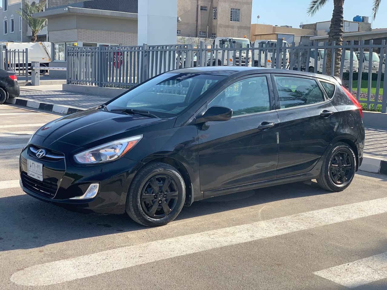 من رخصة مسؤولين الكروب
اكسنت امريكي موديل ٢٠١٧ هاج باك
باسم ابنتي صار سنتين عدها
لونها اسود
ماشيه ٨٠ الف ميل 
ليبل واحد 
محرك ١٦٠٠ جي دي اي 
بجم كبس
ضررها غلاف الصندوق فقط دون ضرر الحوض موجوده صور حادثها مع الصور 
بحاله جيده 
السعر ٩٠ ورقه وبيها مجال بسيط حك الجيه 
مكان السياره البياع حي الرساله
هاتف ***********
