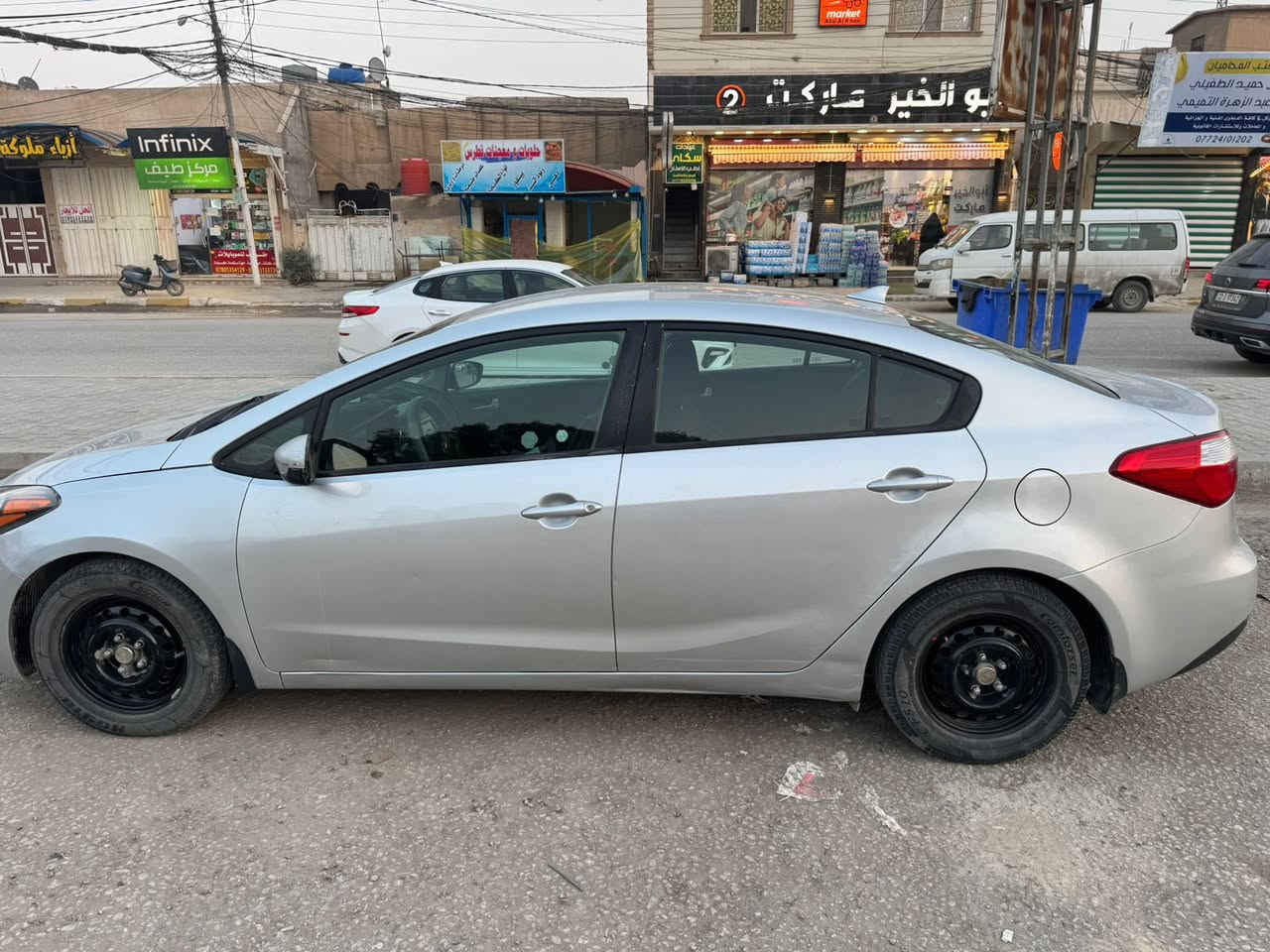 سلام عليكم فورتي سيارة جديدة احلى من صور بيها جاملغ جهه سايق صبغ بدون دواخل وبيها جاملغ الخلفي فقط دور ع كدة  مكان سيارة كربلاء الحسينيه مصطفى خان. ***********
