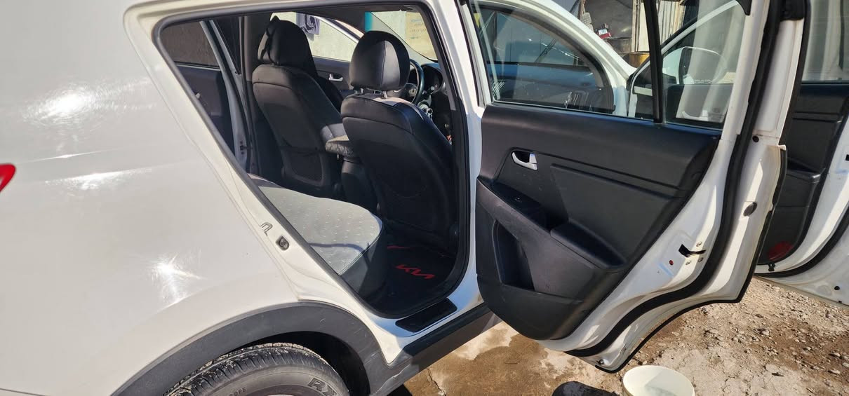 السلام عليكم
سبورتج خليجي محرك ٢٠٠٠ دوش رقم شمالي ضرر الباب الأمامي الأيمن السعر ١٢٠ ورقه ..
مكانها حي الجهاد
***********
