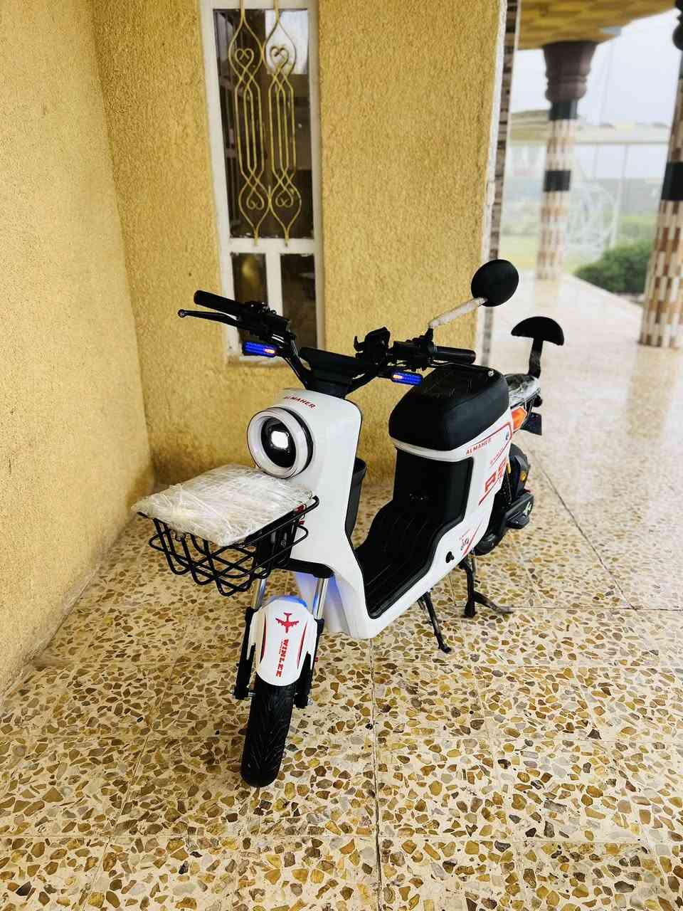 ‏ دراجه R9
‏موديل 2025

￼ خمس بطاريات 

‏دراجة نظيفة 

‏دراجة ما ماشية هواية بس على كد مسواك البيت

‏السعر 400 وبيها مجال دراجة نظيفة بس مجبور أبيعها 

‏عنوان صلاح الدين ناحية يثرب قرب جامع مزدلفة 

‏الرقم *********** ￼￼￼.
