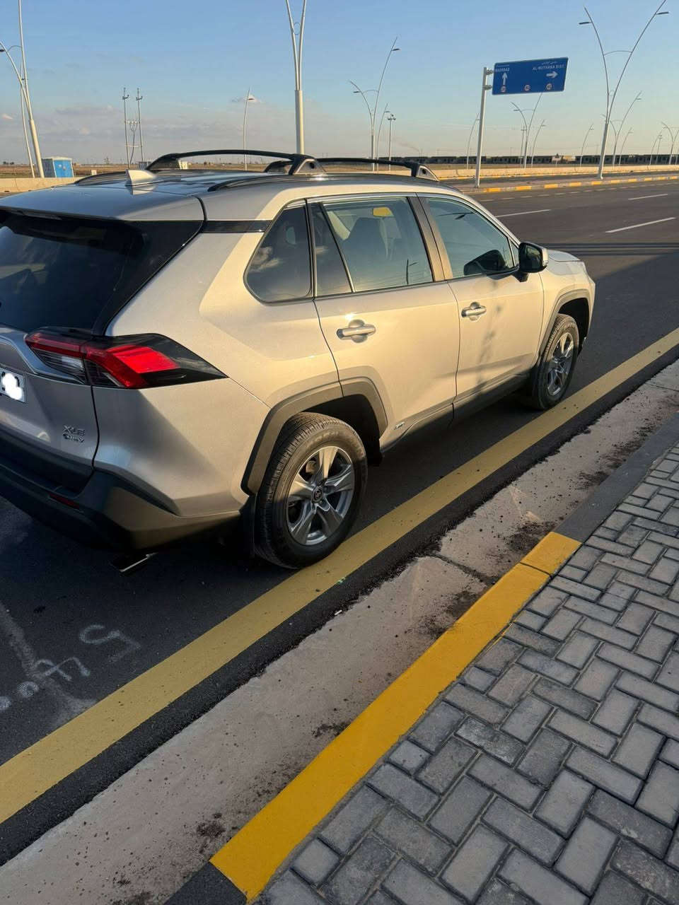 السلام عليكم ورحمة الله وبركاته
#للبيع_او_المراوس_حسب_القناعه تويوتا راف فور هايبرد 2025 وارد أمريكي 

● رقم بغداد تحويل ثاني يوم 

●المواصفات XLE 

ماشيه  900 ميل  ،،، زيرو

•فتحه سقف  

- بصمة تشغيل 

- ⁠كشنات كهرباء  

- ⁠كشنات تدفئة  

- ⁠هيتر ستيرن 

- ⁠وبعد هواي مواصفات  معروفه 

- الصبغ البنيد  ونصف جاملغ 

- السعر  275$ وبيه مجال 

- العنوان/صلاح الدين/سامراء 

- الاستفسار على الرقم/ ***********
