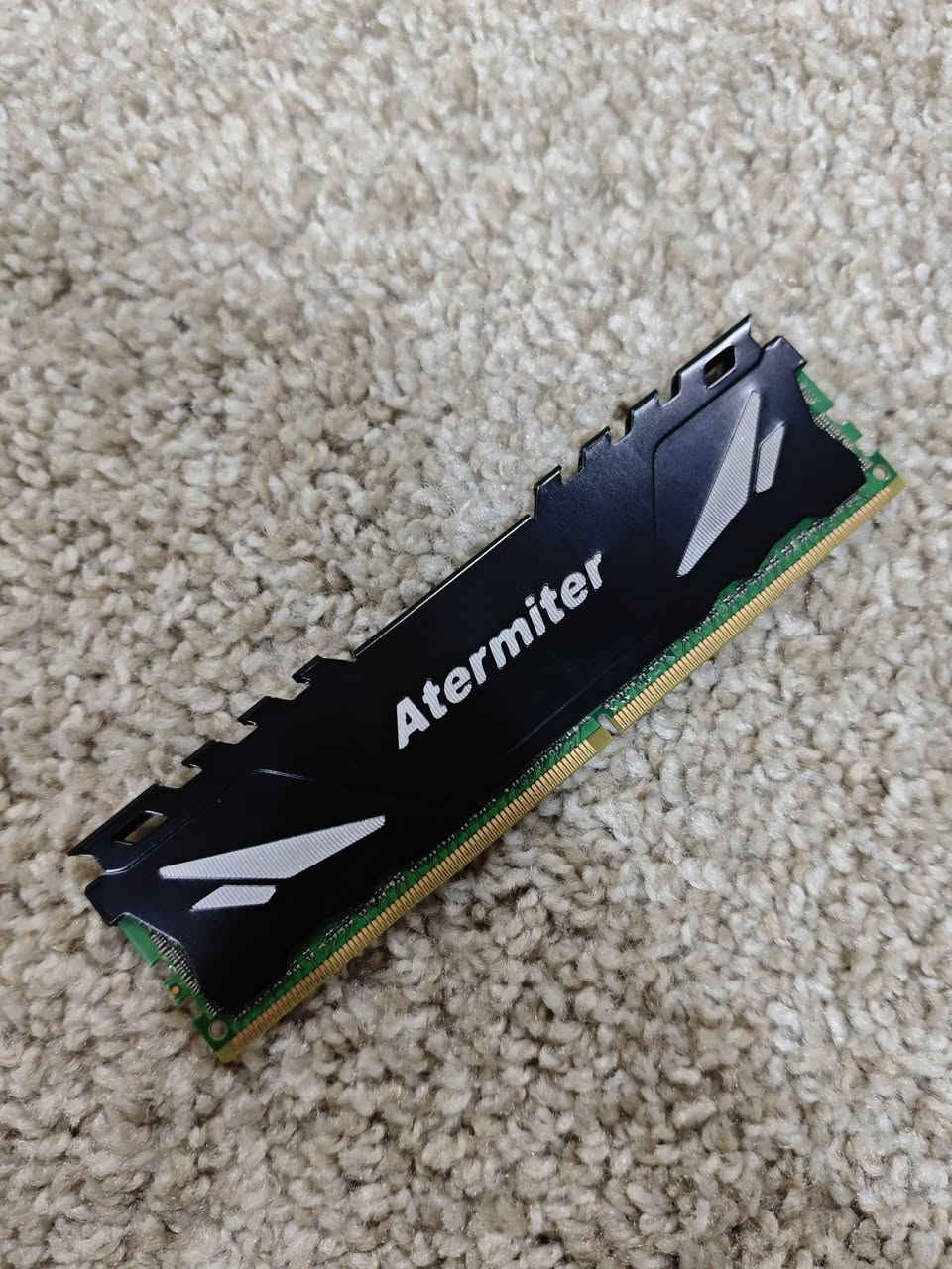 متوفر كمية رامات ddr4
بيهن سيرفر للزيون وبيهن يرهمن سيرفر وانتل
الاسعار لل16 بين ال65 وال75 الف
وال32 ب 100 الف
جميع القطع مفحوصة وشغالة


**إذا كنت صاحب هذا الإعلان وتريد حذفه لأي سبب، رجاءا أرسل رسالة إلى الدعم الفني**
