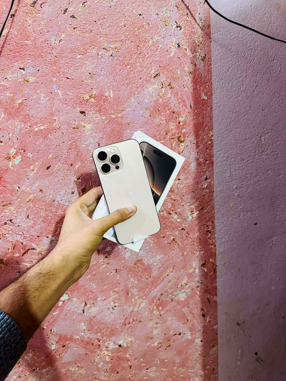 ايفون 16 برو ماكس جهاز اخو جديد نظافه 100% ذاكره 256 ملحقاته كامله بطاريه 99 الجهاز ماستر شرق اوسط عربي السعر المليون 450 شراي يتصل***********
