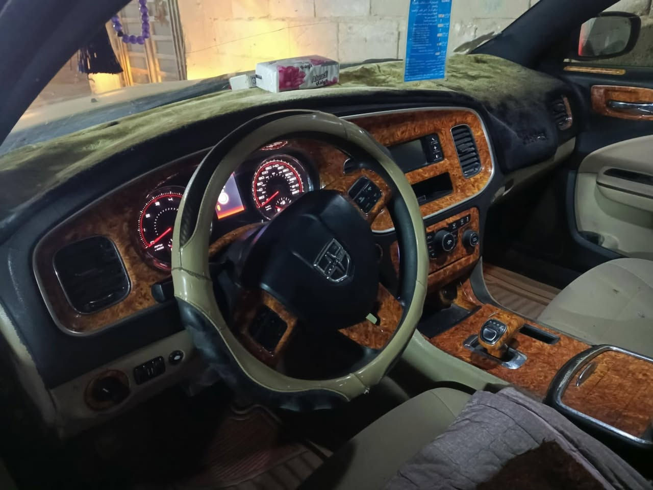 جارجر للبيع 13 خليجي 
للاستفسار على الأرقام 
***********
***********
