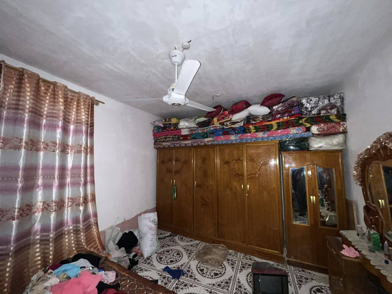 🏠 دار سكنية للبيع - فرصة مميزة بسعر مناسب 38 مليون 
يعلن مكتب عقارات أملاك العراق عن توفر دار سكنية بمواصفات ممتازة وموقع هادئ:
📍 الموقع: الحلة - الوردية - طريق البحمير (فرع أسواق أبو عباس).
📐 المساحة: 200 متر مربع.
📑 نوع السند: طابو زراعي (سند 25).
تفاصيل الدار:
تم تصميم الدار لتلبي احتياجات العائلة، وهي تحتوي على:
• 🛏️ غرفه  نوم واسعة.
• 🛋️ صالة استقبال مريحة.
• 🍳 مطبخ متكامل.
• 🚪 كليدور (موزع داخلي).
• 🚿 مجمع صحيات..
• 🚘 كراج لسيارة.
💰 السعر: 38 مليون دينار عراقي (سعر تنافسي ومناسب جداً).
📞 للاستفسار أو الشراء، يرجى التواصل معنا عبر الأرقام التالية:
• ***********
• ***********
👤 بإدارة: حاتم الدغيري
🏢 مكتب عقارات أملاك العراق 🇮🇶
🔗 انضموا إلى مجموعتنا على فيسبوك لمتابعة العروض الجديدة: https://www.facebook.com/share/g/1C5LmjevkR/?mibextid=wwXIfr
