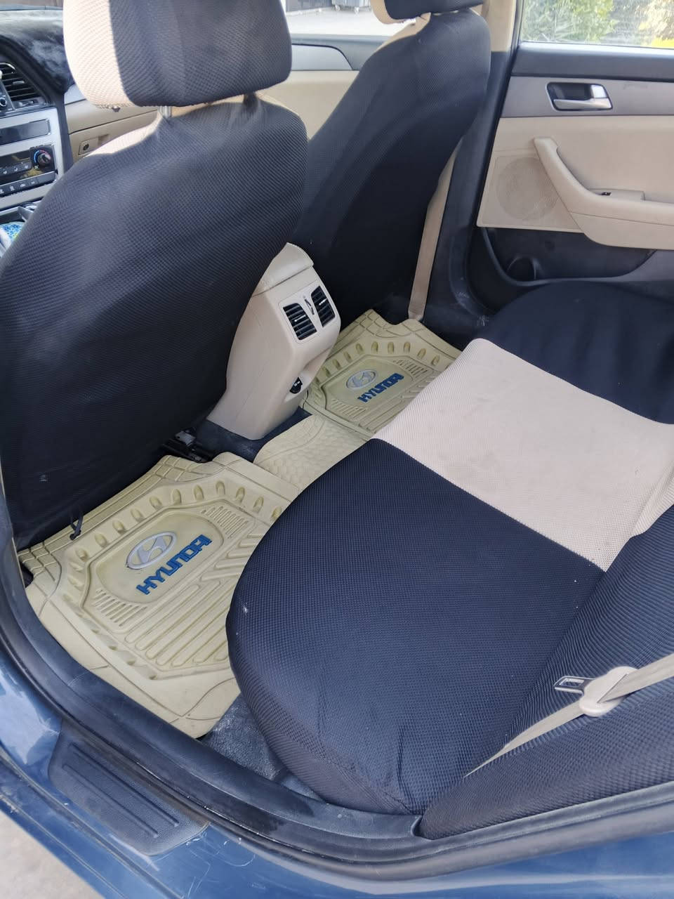 لبيع سوناتة خليجي موديل 2017.. خليجي مكفولة كفالة عامة... عدة شبر صبغ بل جاملغ امامي فقط..  سيارة فول مواصفات...  لمتدد.. دبل صالنصة... رقم اربيل الجديد........ رقم صاحب سيارة..... ***********...... سعر 145...
