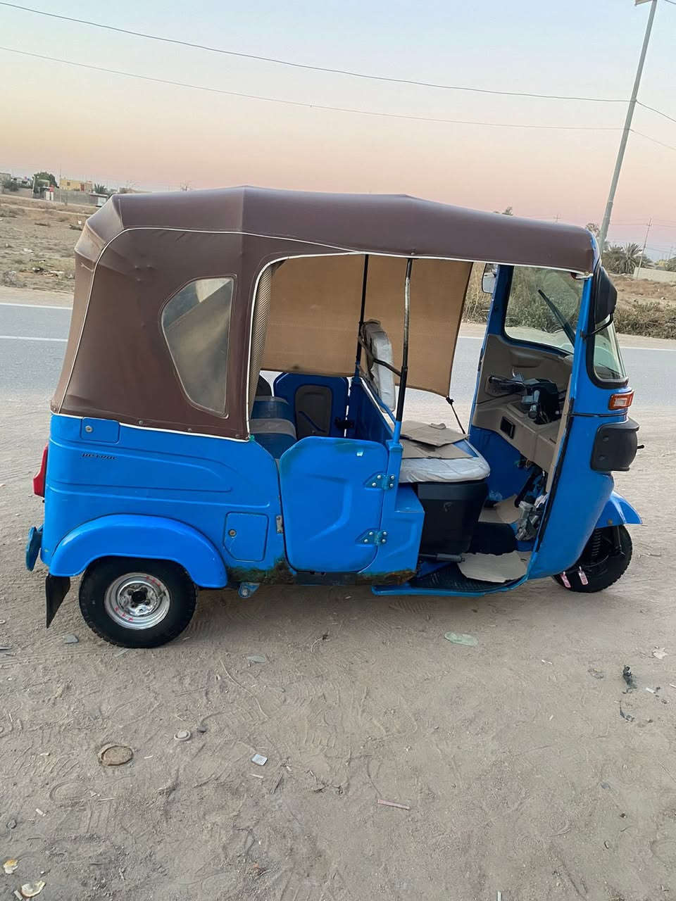 تكتك موديل 22 ابيها طخه باللغد وخياسات بالصفاحي تحويل ثاني يوم الاعلوان البصره قضاء القرنه السعر 7و800
***********
