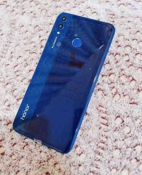 هونر 8X إنتاج 2019 يحمل لعبه للبوبجي  بدقه 40 فريم ذاكرة 6/128 سعر العرض ليوم الخميس  70 الف دينار
🔹 اصلي إنتاج 2019 نظافة 100 
🔹 المعالج: Hisilicon Kirin 710 ثماني النواة
🔹🔹ينزل لعبة بيس efootball 
🔹 الكاميرا: خلفية مزدوجة 20+2 م.ب. / امامية 16 م.ب.
🔹 الشاشة: 6.5 بوصة بدقة FHD+ بها نوتش
🔹دبل سيم كارت 4G + رام خارجي بنفس الوقت 
🔹بصمة اصبع بظهر الهاتف 
🔹 يدعم جميع خدمات گوگل وسوق بلي + البحث الذكي + التصوير الذكي Ai 
🔹 يدعم الراديو FM + مسرع الالعاب + مصباح + وضع المرآة + البوصلة + الصحة + المفكرة والتقويم 
السعر 70 الف دينار فقط ✅ 
جمله ومفرد توصيل كافه محافظات 
بغداد زيونه الربيعي مقابل مول دريم ستي خلف الكراج 
نأسف اذا اتاخرنه بالرد  راسلني ع واتس او الاتصال ب 
***********
*********** بغداد
