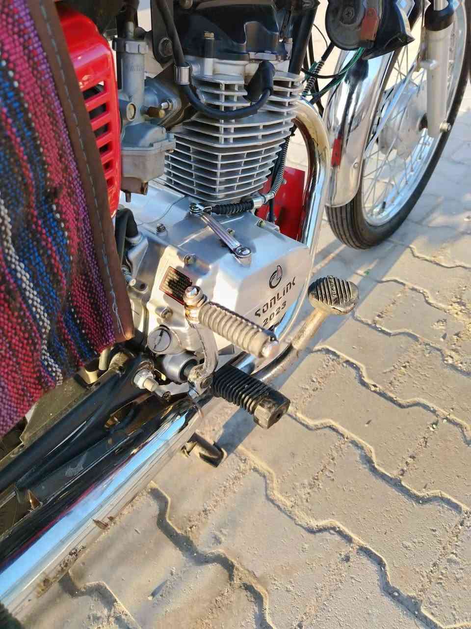 سلام عليكم دراجه اربعه كير رقم وسنويه لبيع او مروس بديون اوراق السعر مليون 400وبيه مجال لشراي الدراجه برغي ما عايزه  مكينه مكفوله دراجه موديل 23مكفوله 
رقم ***********
