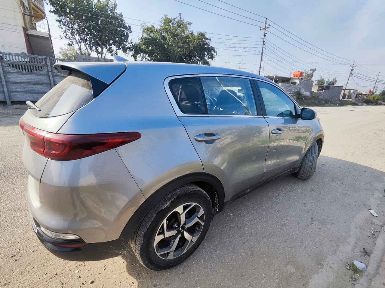 السلام عليكم
للبيع سبورتج 2022
  وارد امريكي حادث بسيط تبديل فقط باب نفس اللون وبارد بسيط بالباب الثاني موجود السونار ورقم الشاصي بالصور 
محرك 2400
سياره جديده وجاهزه من كلشي
 3 انظمه قياده بيها
  ماشيه 45 

سياره حلوه ومرتبه مال جناي 
للاتصال : ***********
