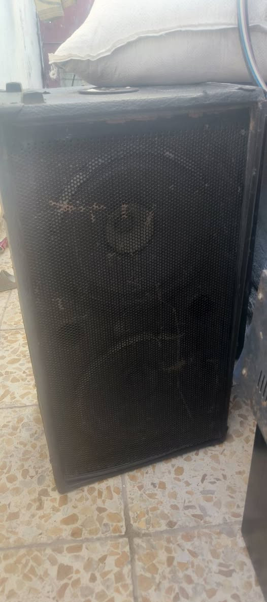 عندي زوج سماعات معة جهاز للبيع الجهاز جديد مامصلح وسماعات شغالات بس بيهن تك سماعة طاكة و3سماعات شغالة السعر 600وبيهن مجال مال الموكب ولله الشراي يجي خاص بغداد مدينة الصدر الحميدية


**إذا كنت صاحب هذا الإعلان وتريد حذفه لأي سبب، رجاءا أرسل رسالة إلى الدعم الفني**